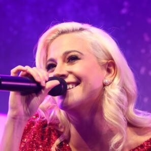 Pixie Lott singing at the WellChild Awards